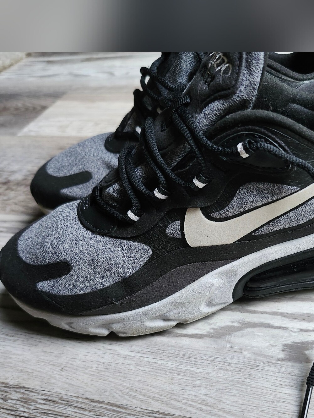 Nike Air Max 270 React Black Gray Running Shoes Women's Size 7 AT6174-001 - Picture 2 of 7